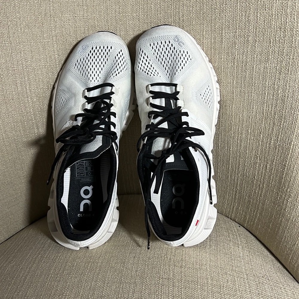 On cloud x Helion sneakers
